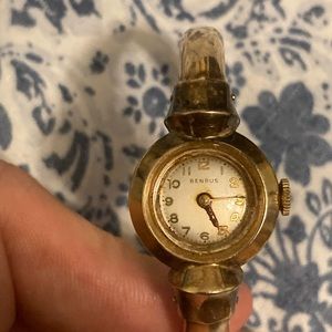 Woman’s VINTAGE 1/20th 10kt gold filled BENRUS WATCH
